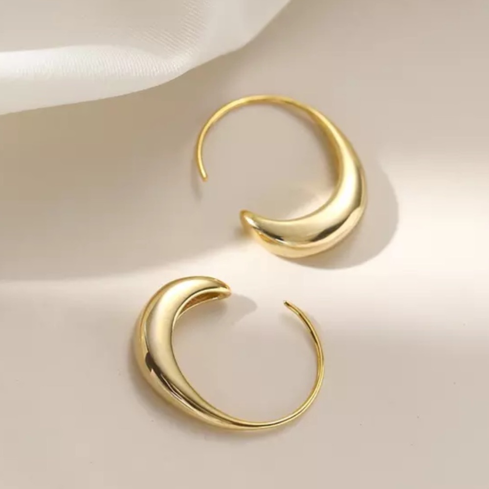 ⚡️Insta gold plated C-shaped Earrings